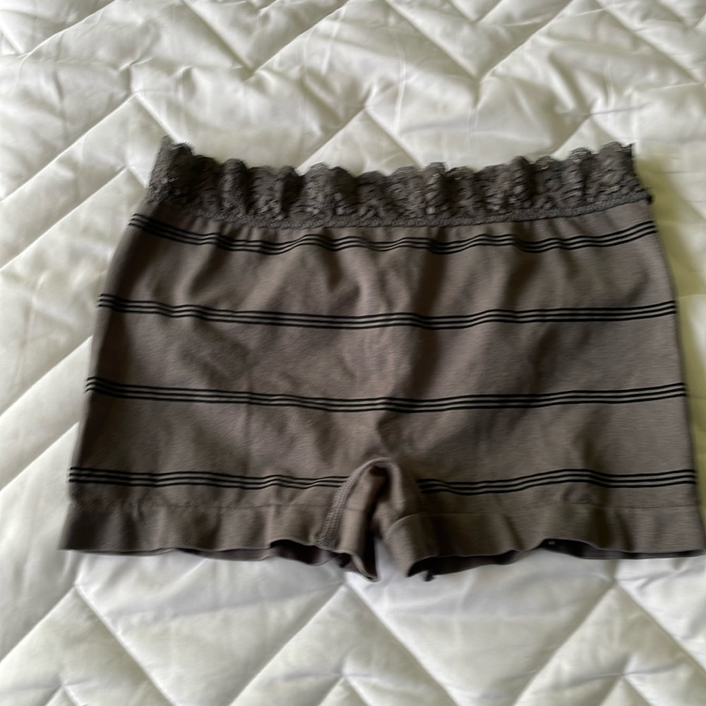 Brand new woman  boxer panty in size 8/1X. Gray black color.